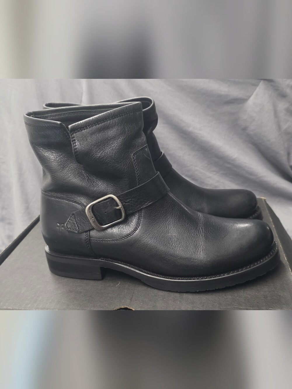 Frye Womens Veronica Bootie Black Leather Buckle 3470543-BLK Size 9M NWB Defect
